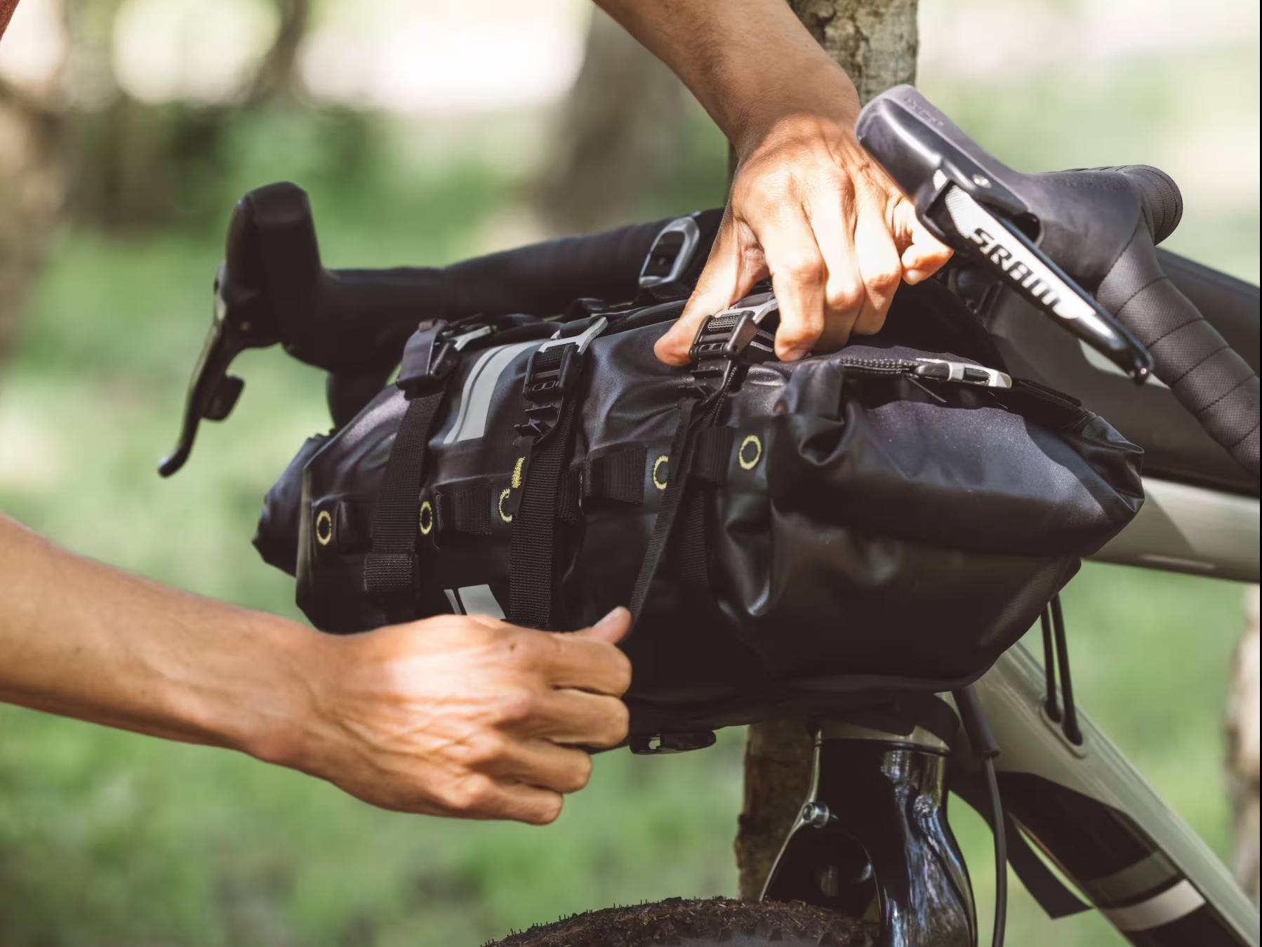 Handlebar bag laikiklis